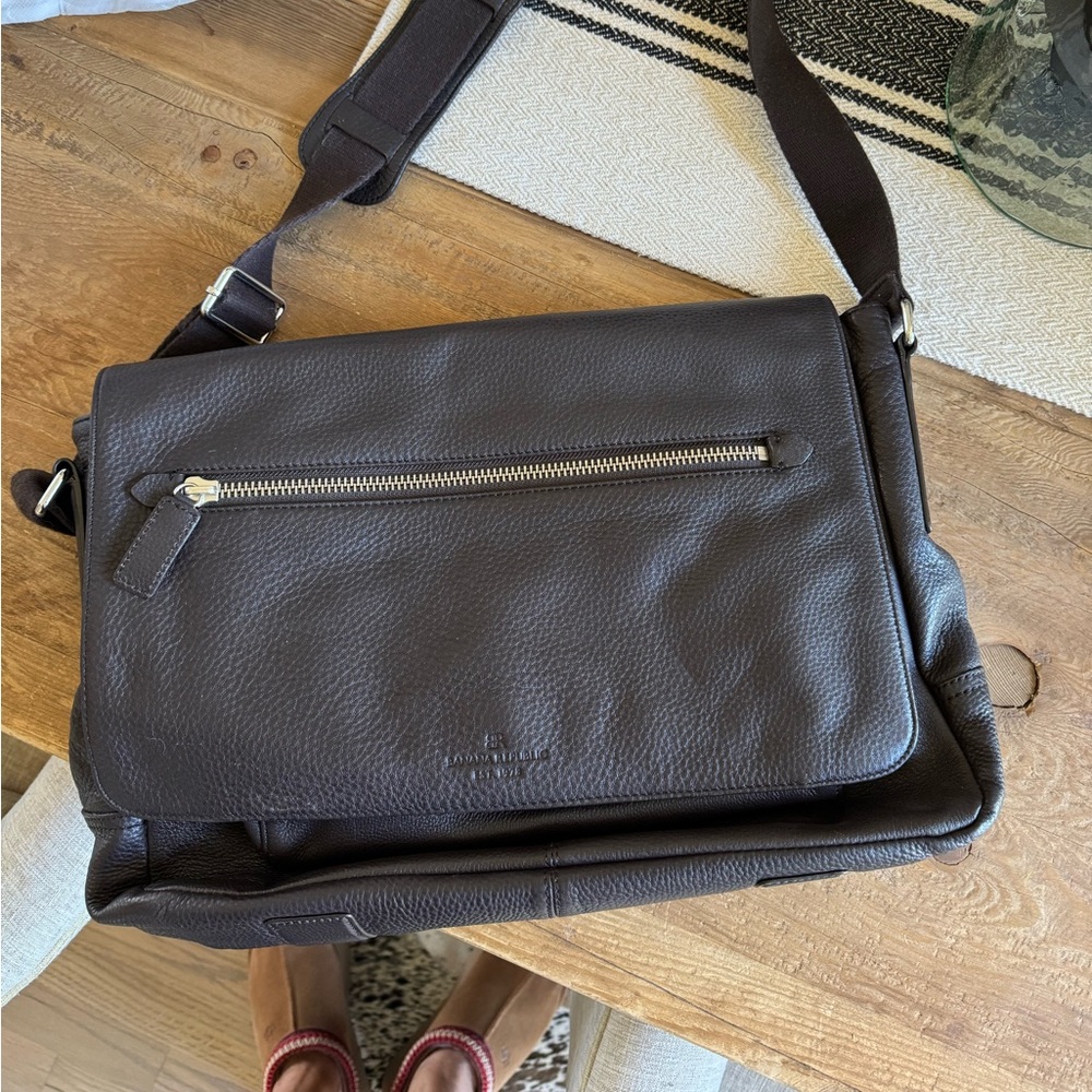 Men’s Banana Republic leather chocolate brown briefcase/laptop case.  EUC